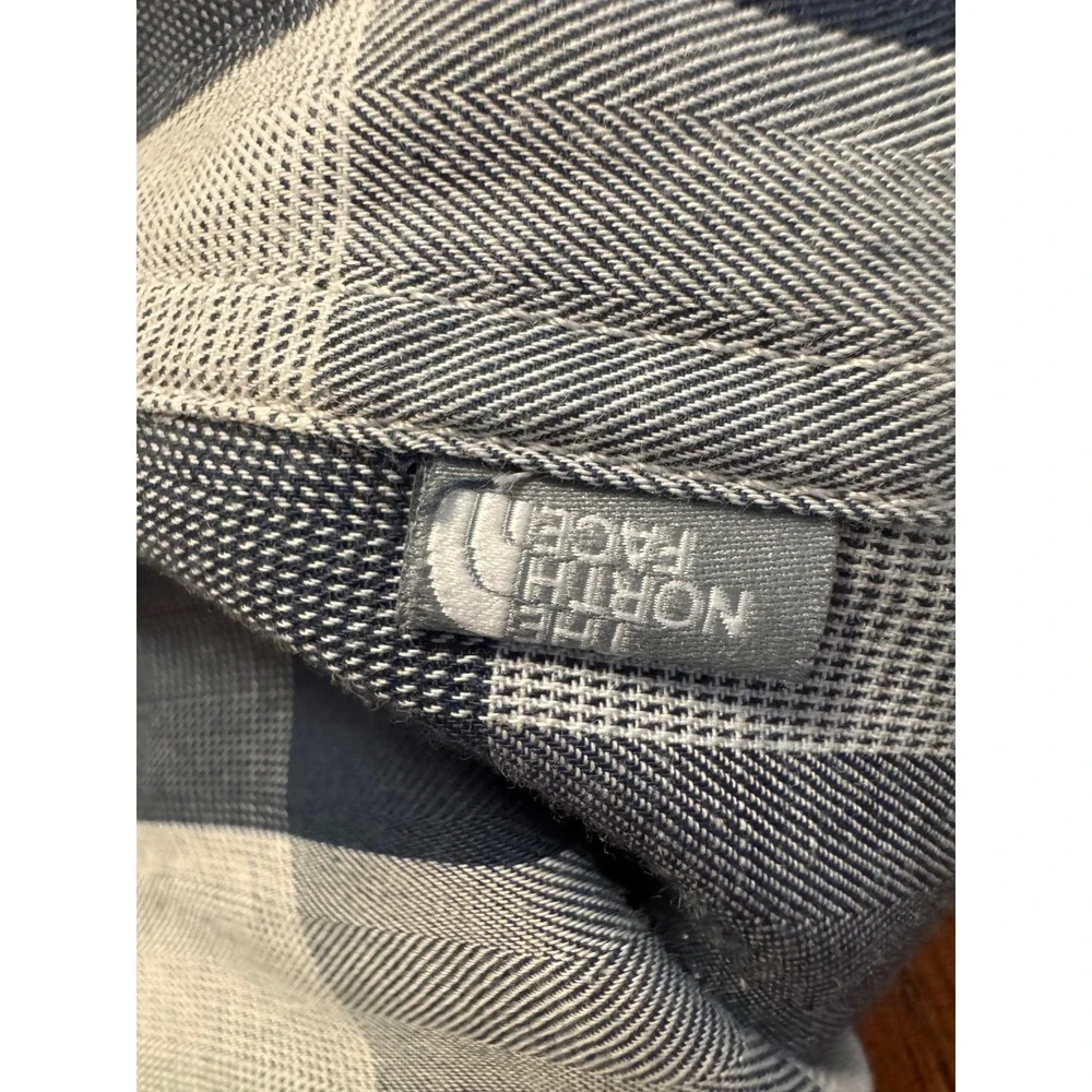 The North Face Mens Large‎ Navy Blue White Plaid Short Sleeve Button Down Shirt
